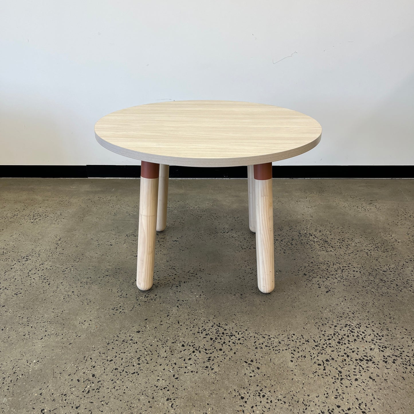 Koskela PBS Round Table Light Wood with Rounded Legs