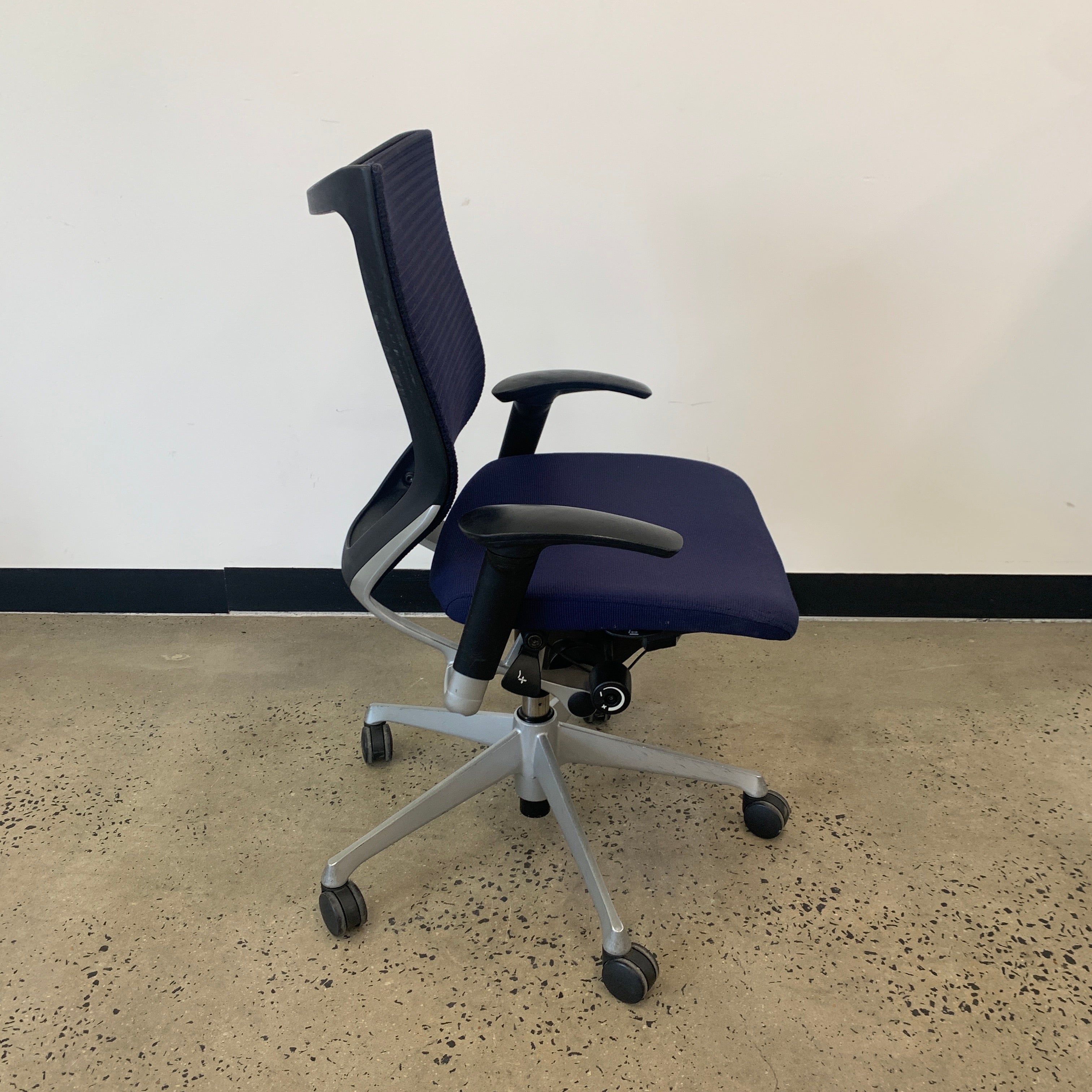 Baron Okamura CP Ergonomic Mesh Blue Office Chair – Green Collect