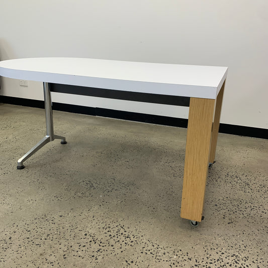 Thinking Works White Curved End Desk with 2 Wheels
