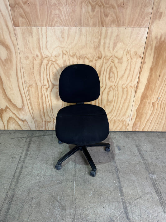 CLEARANCE Gregory Task Chair