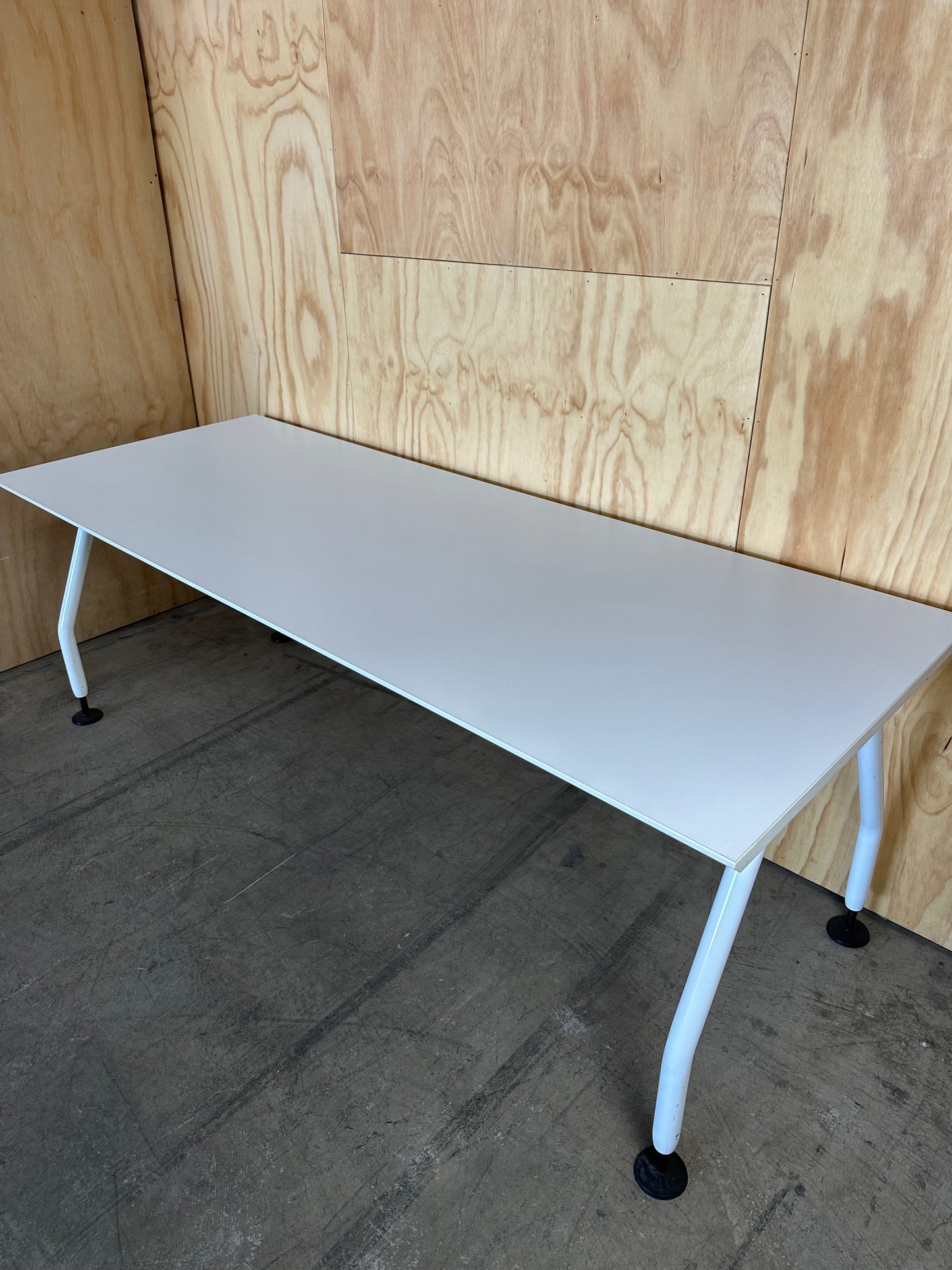 White workstation with bevelled edge