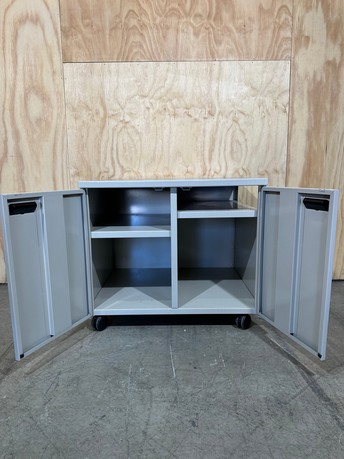 Double door pedestal in grey