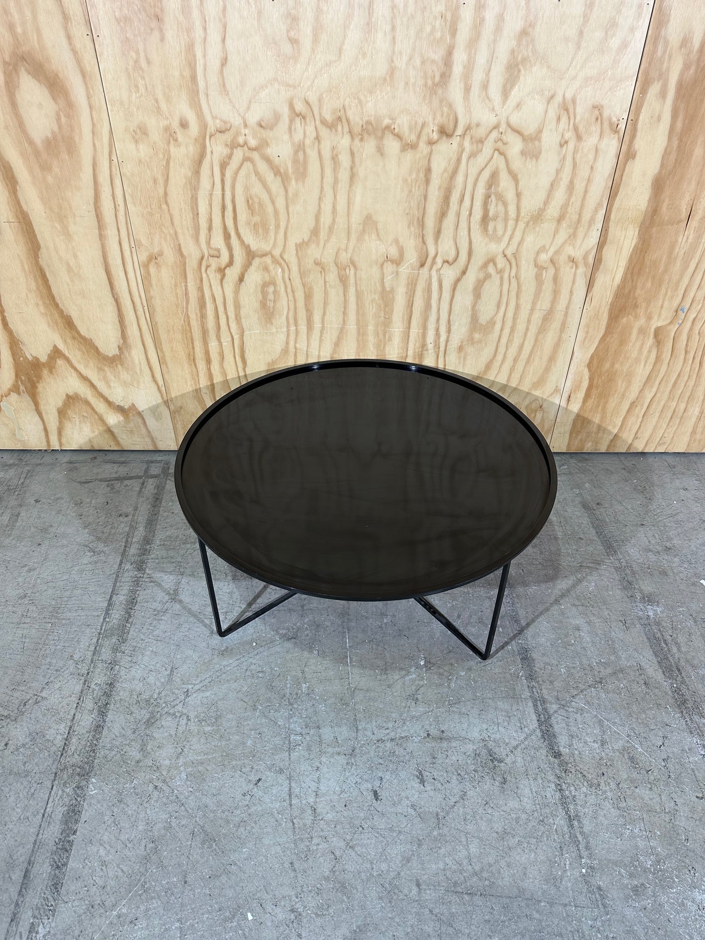 Low round coffee table in black