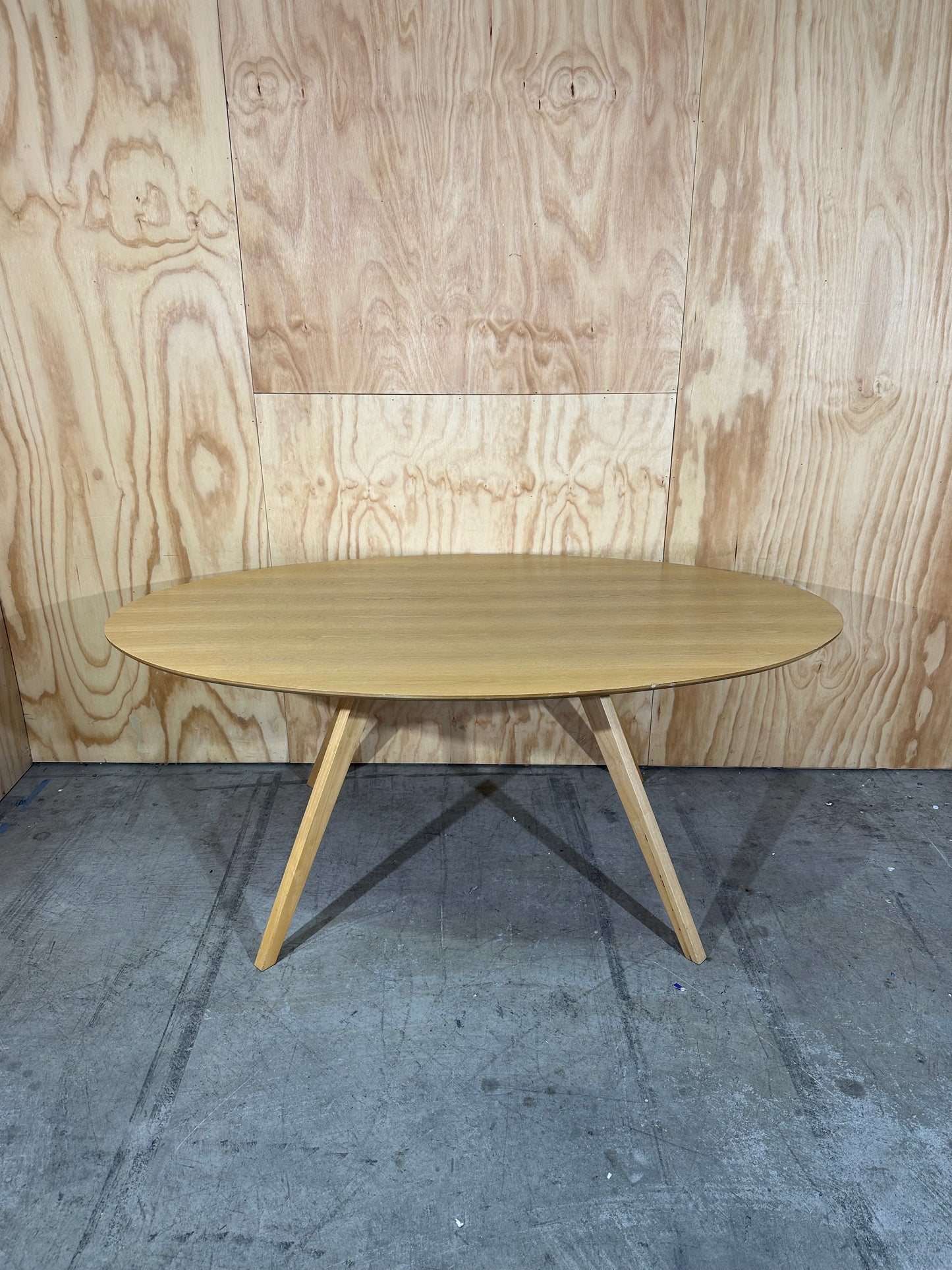 Oval dining table with natural top & legs