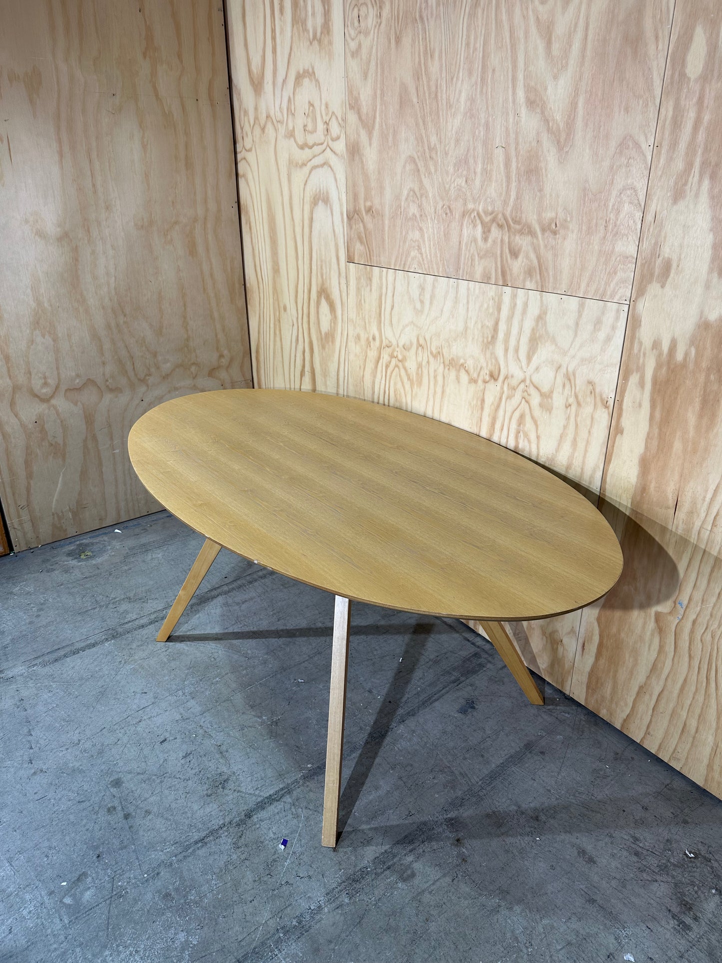 Oval dining table with natural top & legs