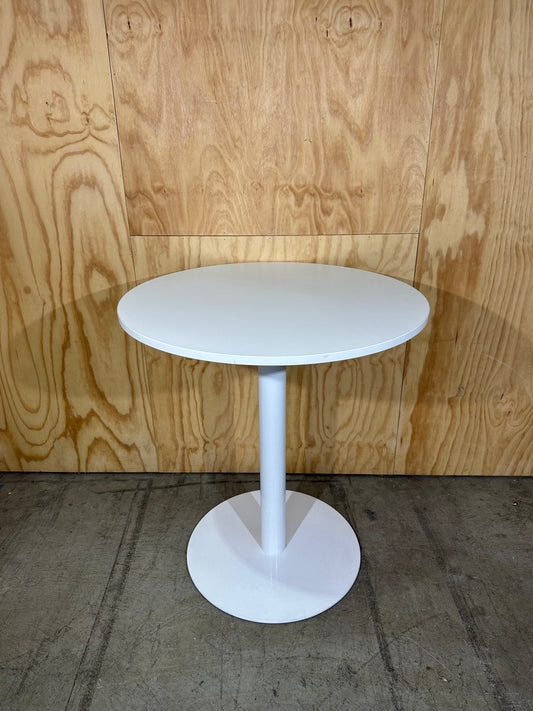 Tall bar table in white