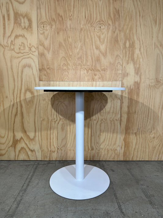 Tall bar table in white