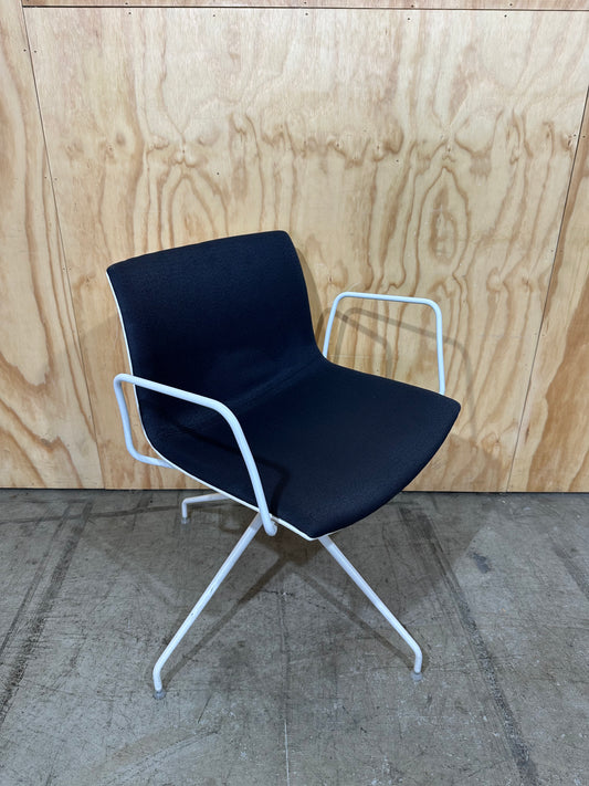 Arper Catifa 53 Meeting/Swivel chair - Blue