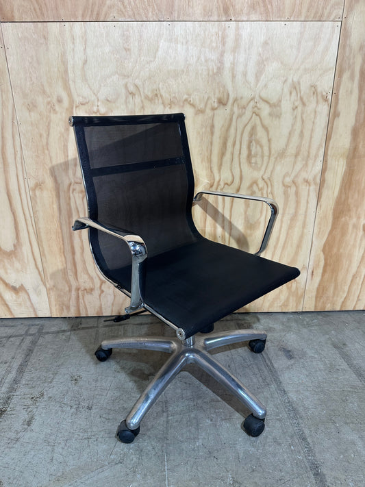 VYVE Mesh Chair by Diami