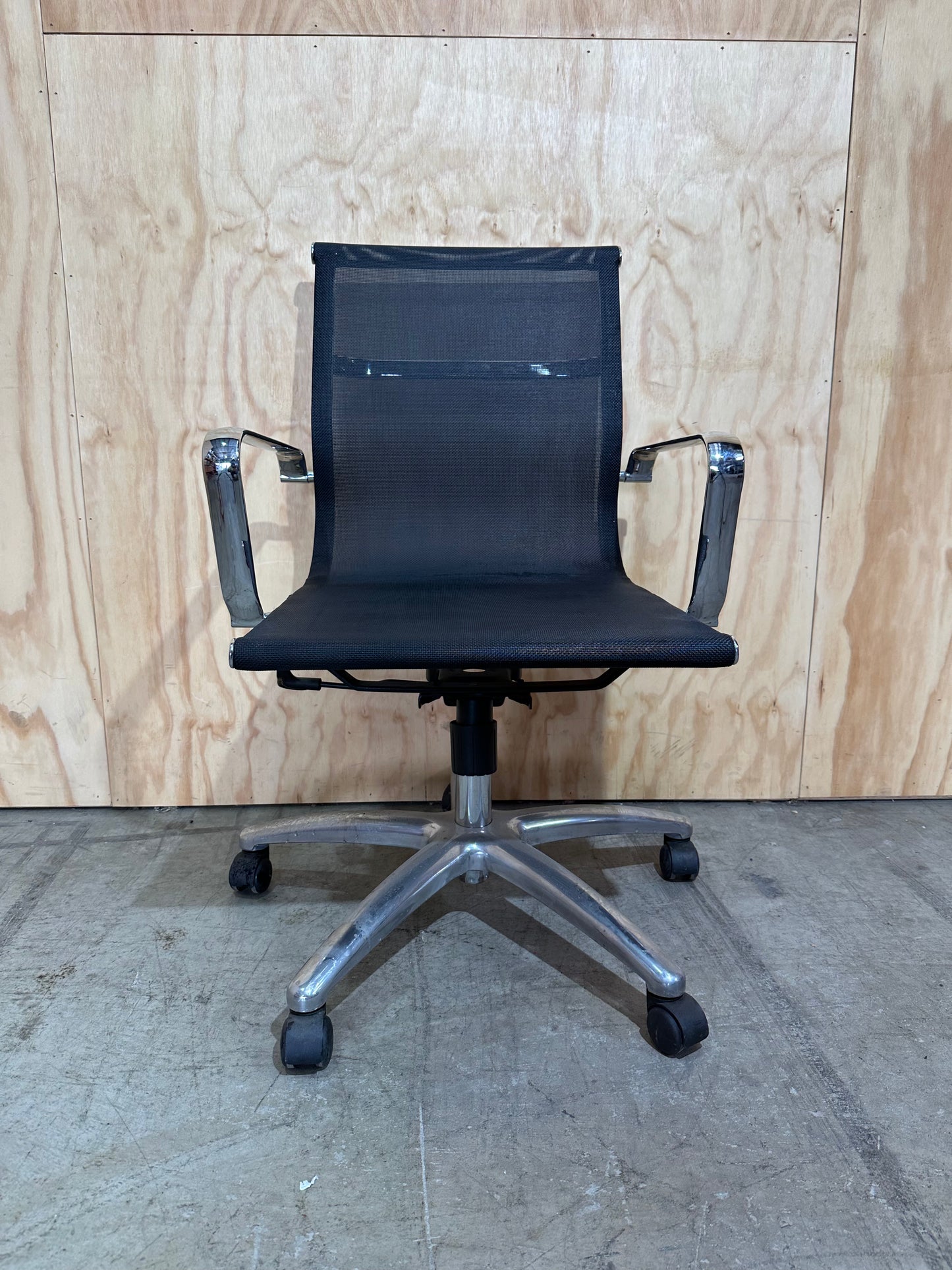VYVE Mesh Chair by Diami