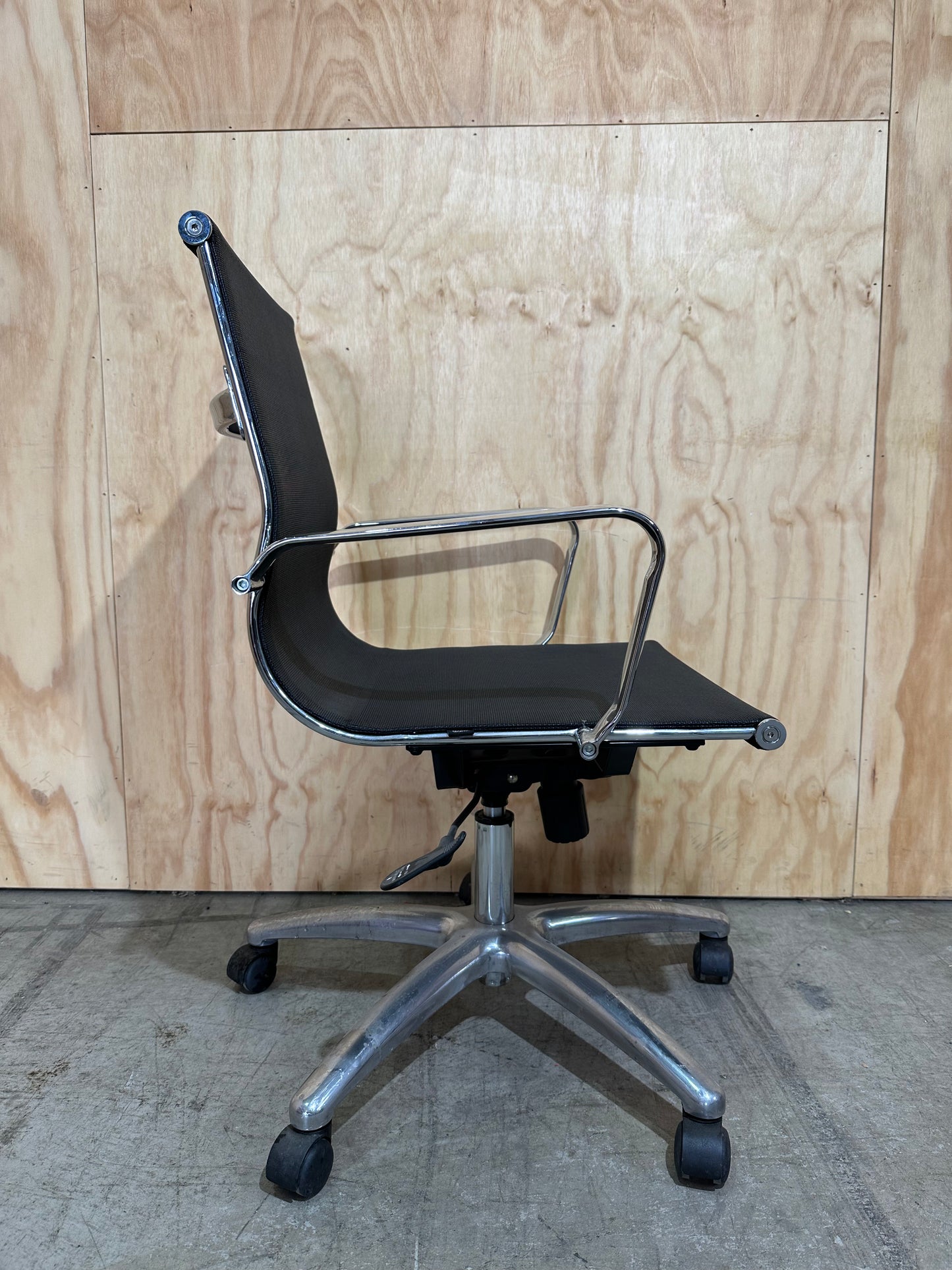 VYVE Mesh Chair by Diami