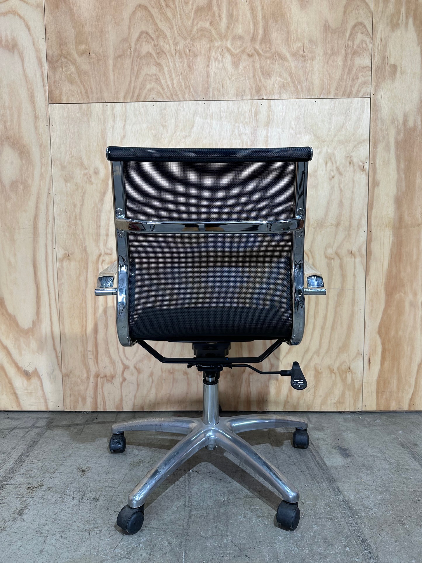 VYVE Mesh Chair by Diami