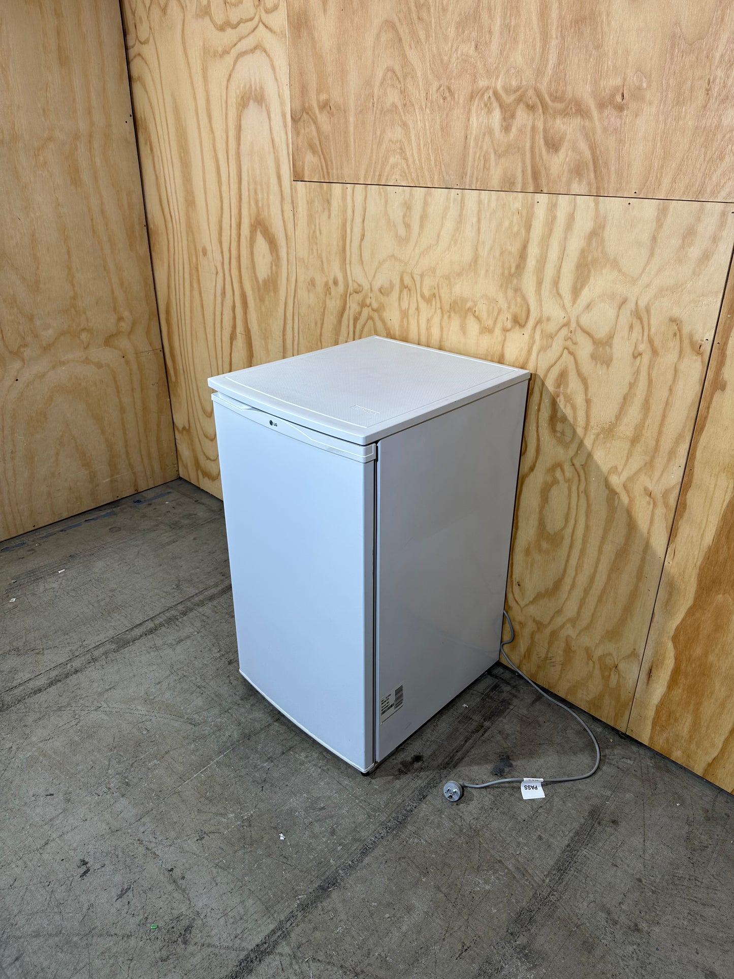 LG GR-151SW 129L Bar Fridge with Chill Zone