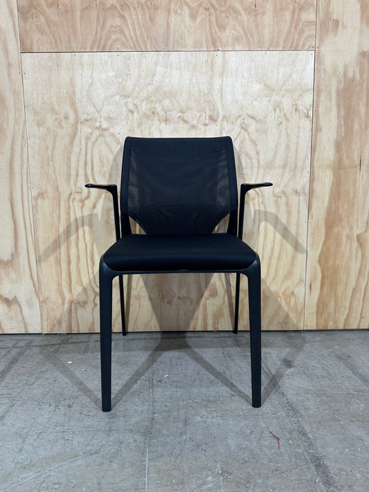 Vitra MedaSlim Waiting Chair with matte black arms