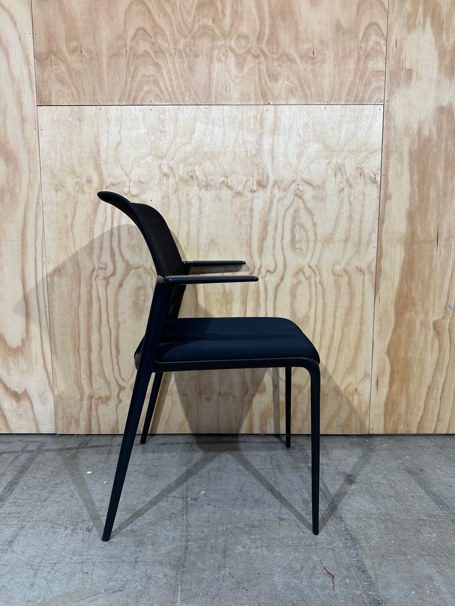 Vitra MedaSlim Waiting Chair with matte black arms