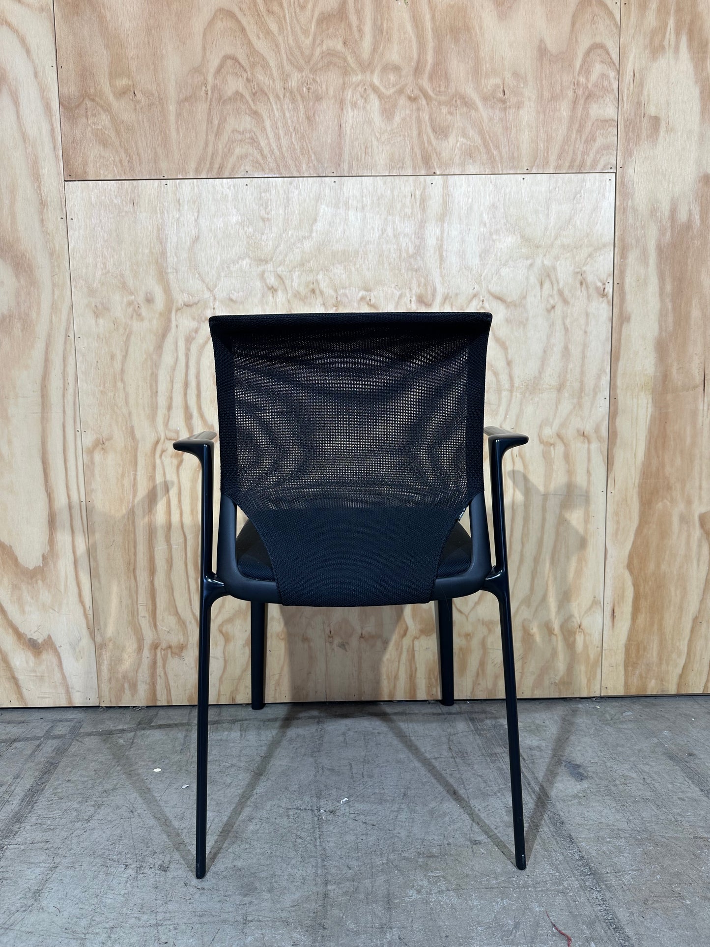 Vitra MedaSlim Waiting Chair with matte black arms
