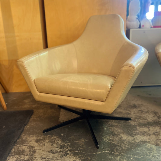 Schiavello Paloma Tan Leather Armchair