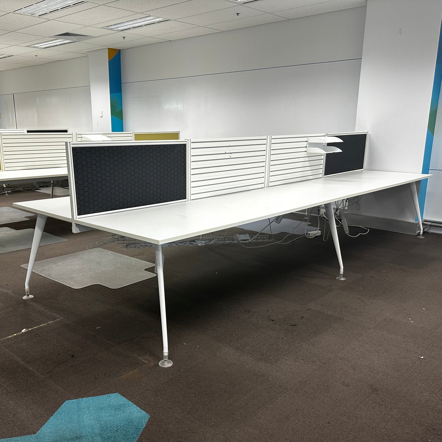Methis Australia 4 Person Workstation with Charcoal Partitions