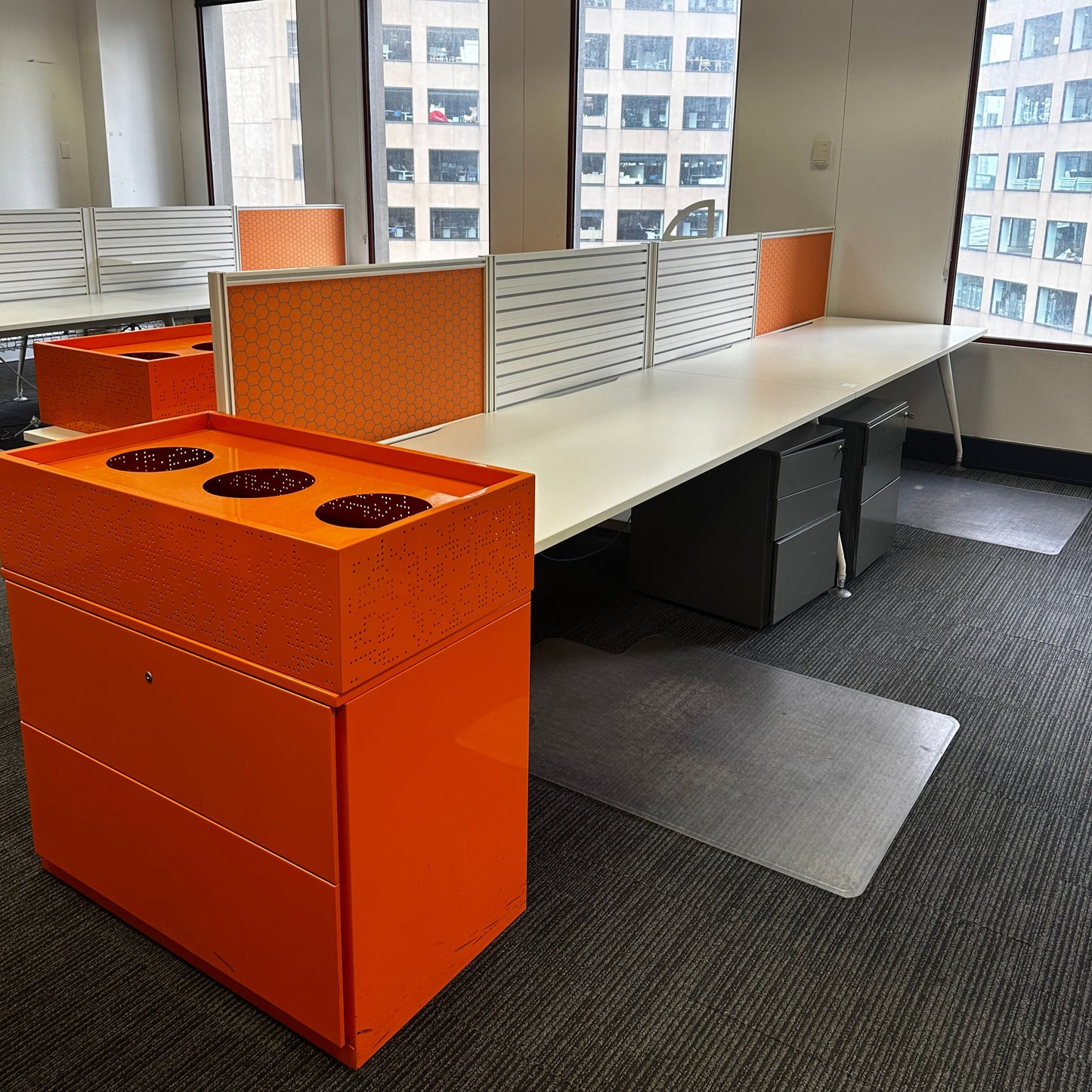 Methis Australia 4 Person Workstation with Orange Partitions