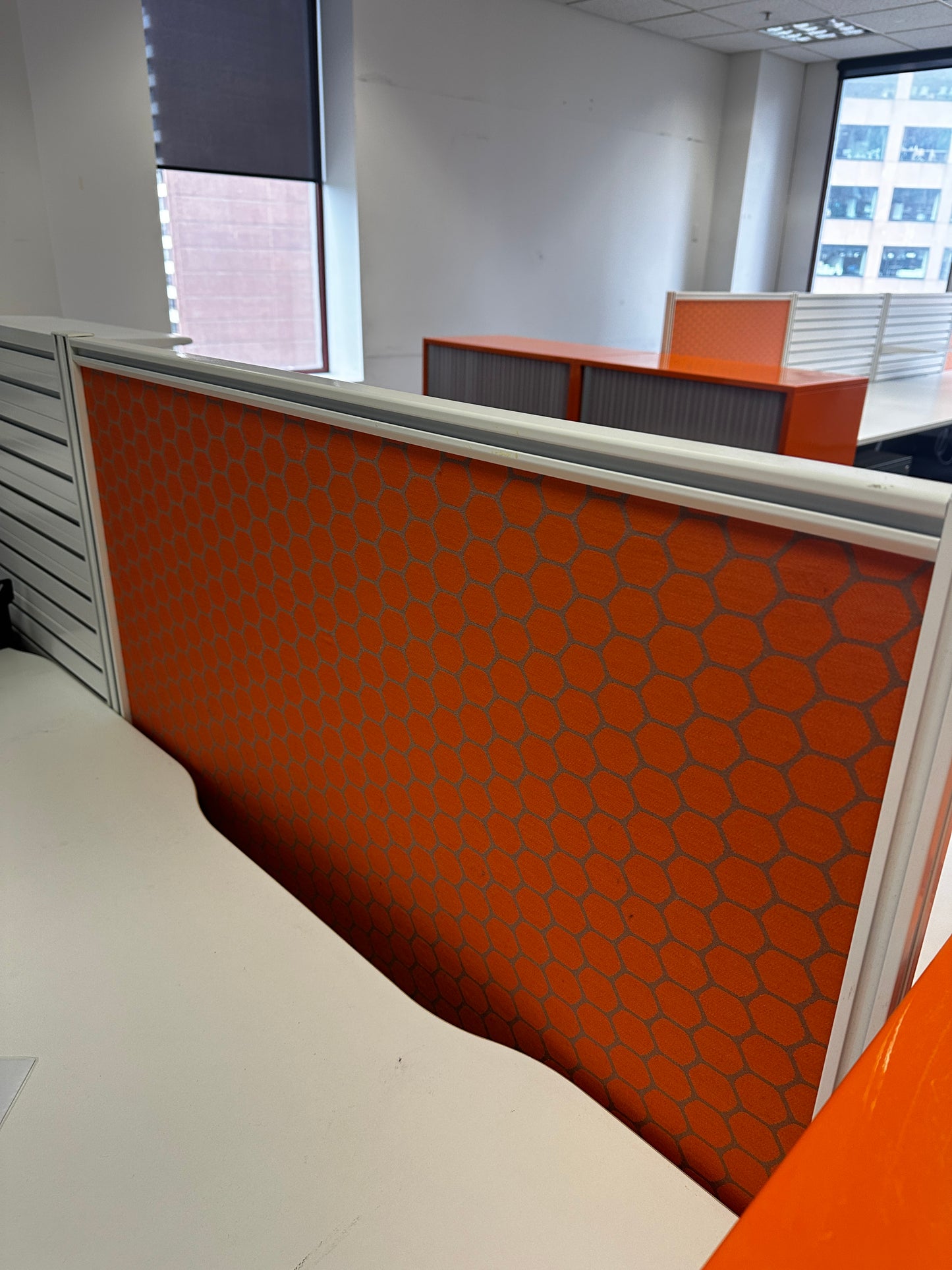 Methis Australia 4 Person Workstation with Orange Partitions