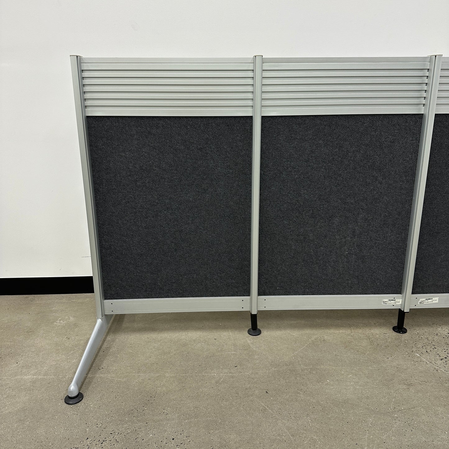 Standing Felt Partition Walls for Workspace