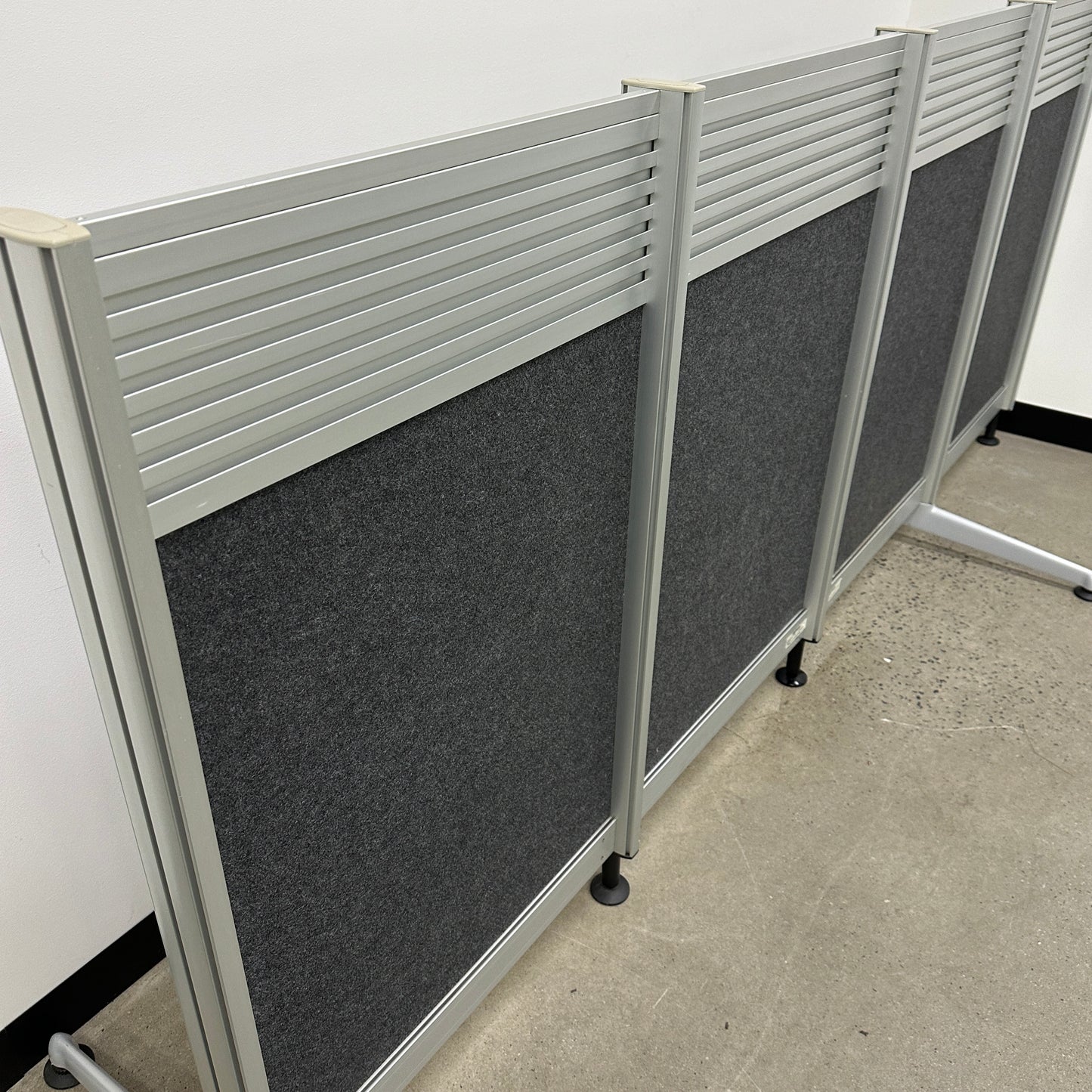 Standing Felt Partition Walls for Workspace