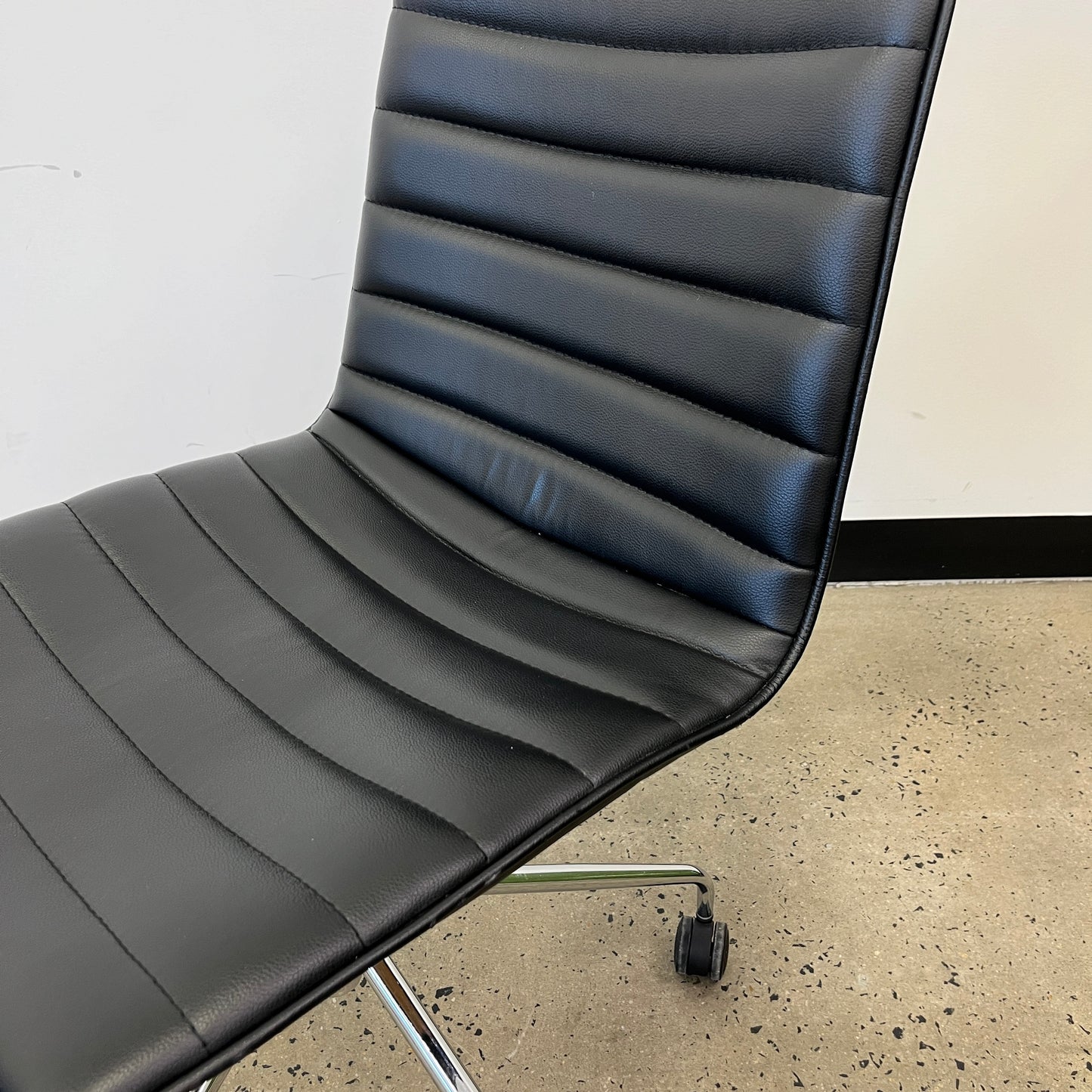 Chino Leather-Look Black Swivel Chair on Castors