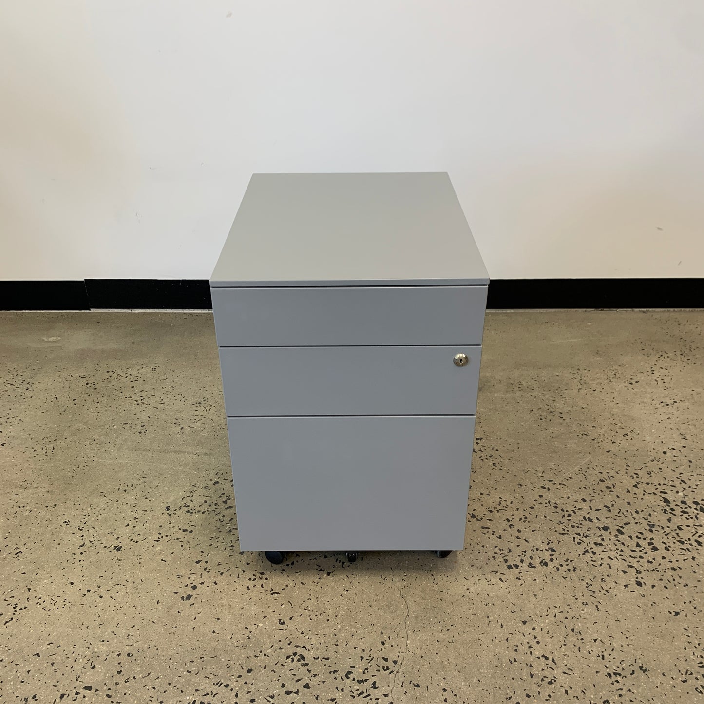 ITSU 3 Drawer Cabinet in Silver Pearl