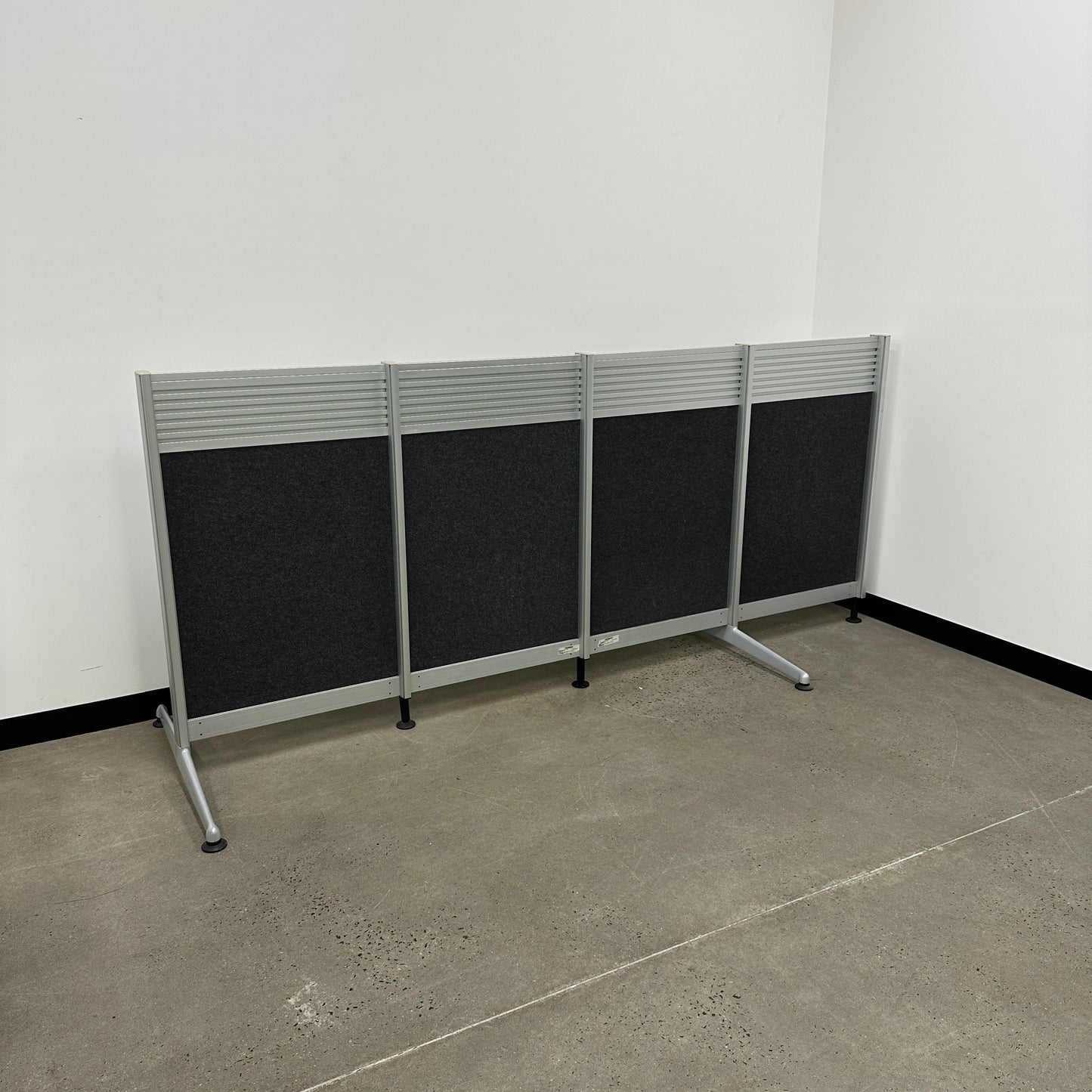 Standing Felt Partition Walls for Workspace