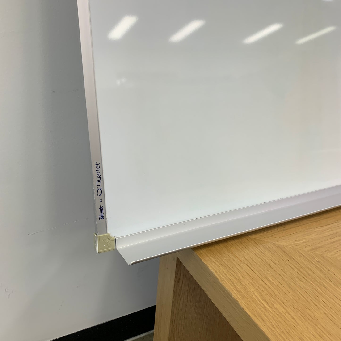Whiteboard magnetic with shelf