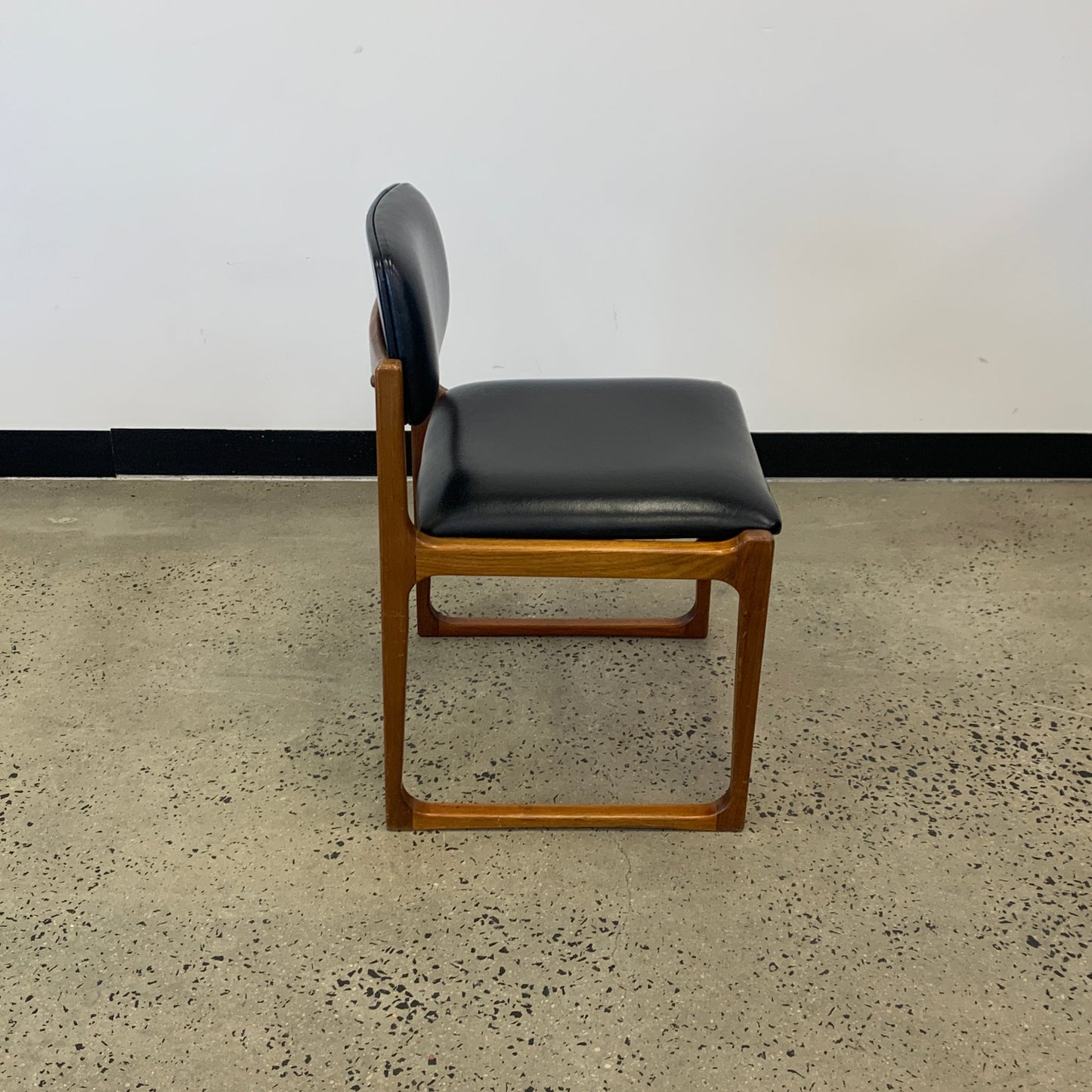 Gerald Easden Module Melbourne Sled Chair