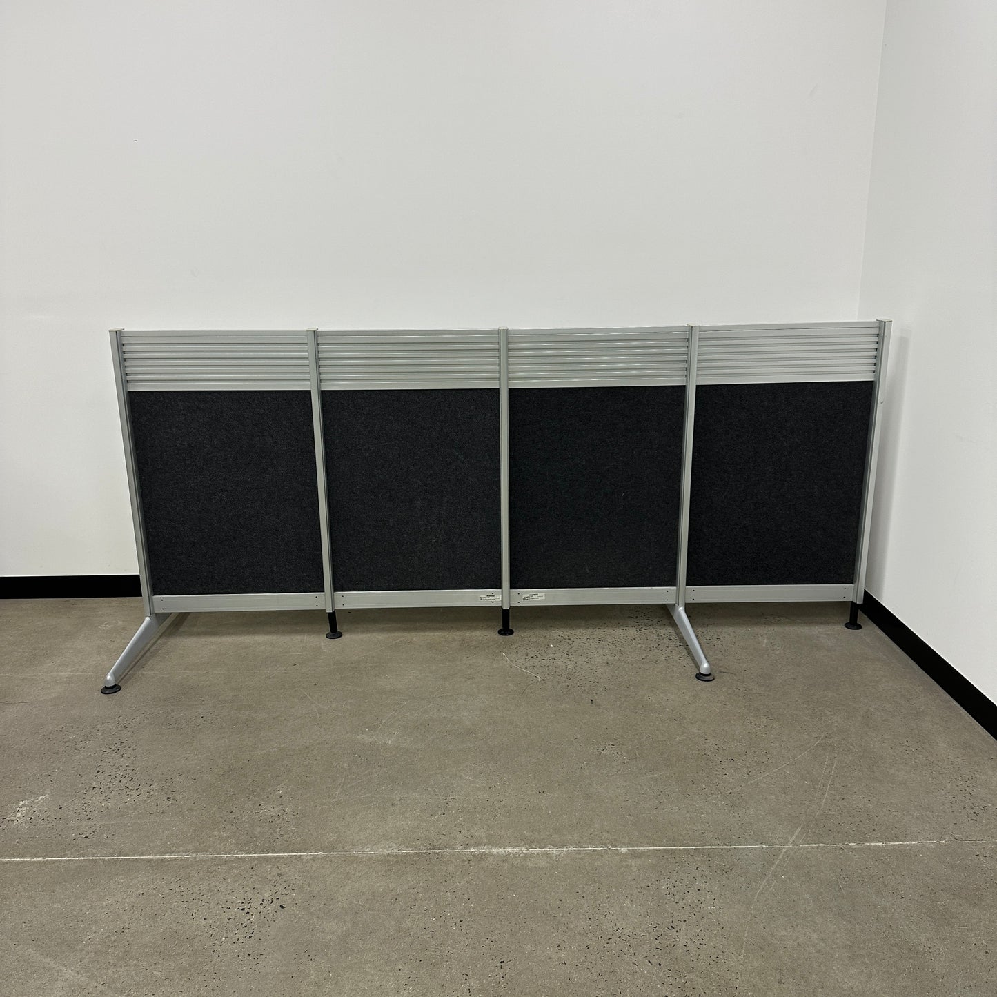 Standing Felt Partition Walls for Workspace