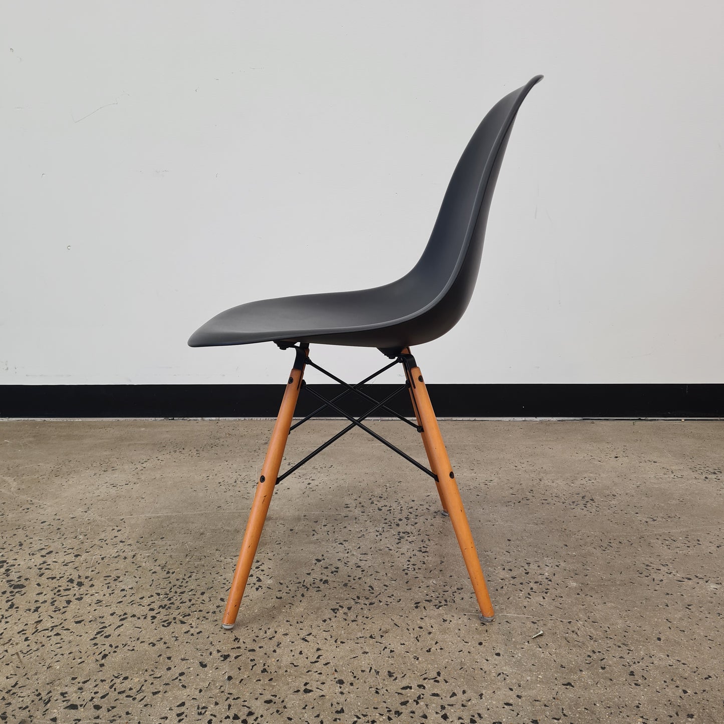 Vitra Eames Side Chair DSR Black