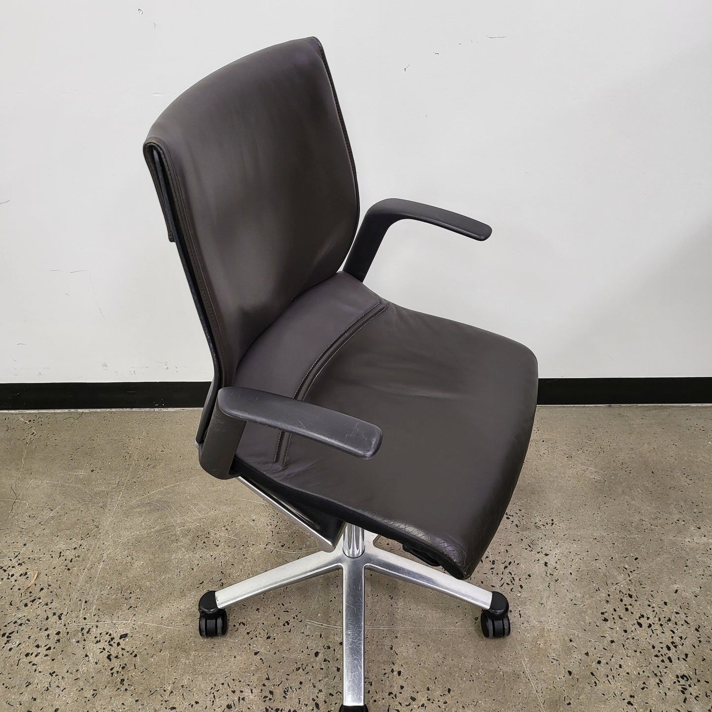 Black Leather Executive Swivel Chair