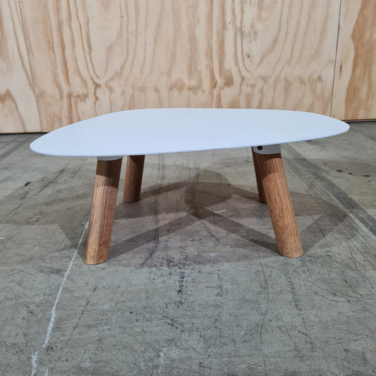 Universo Positivo Small Turtle Table in Timber