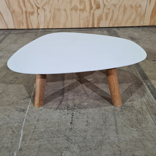 Universo Positivo Small Turtle Table in Timber