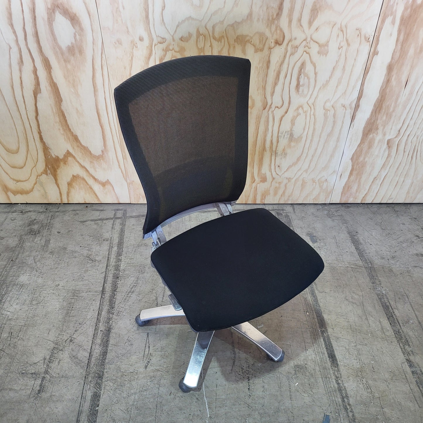 Life Chair by Formway Black Mesh Office Chair Leather Seat