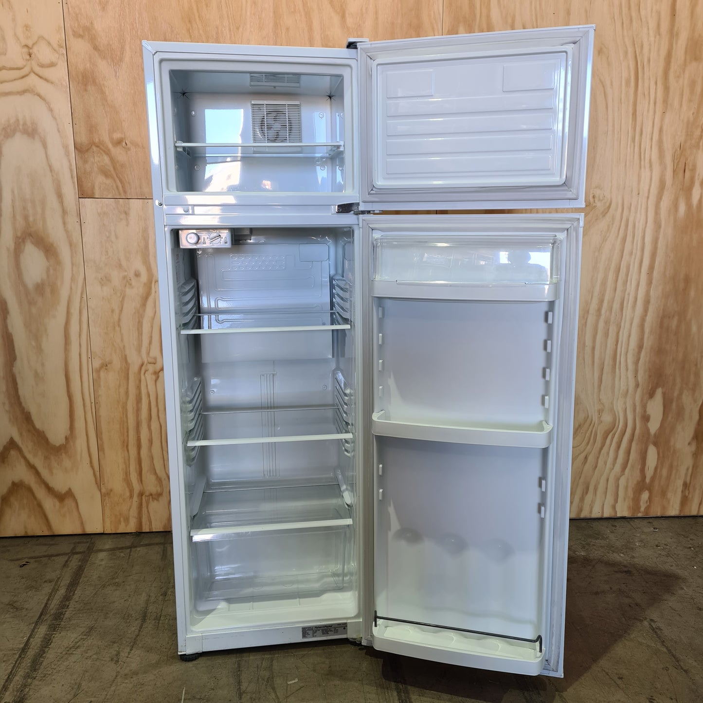 Fisher & Paykel E249TR Fridge White