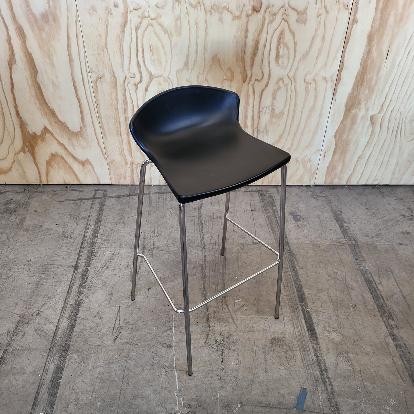 Guliver Stool by Gaber in Black and Chrome