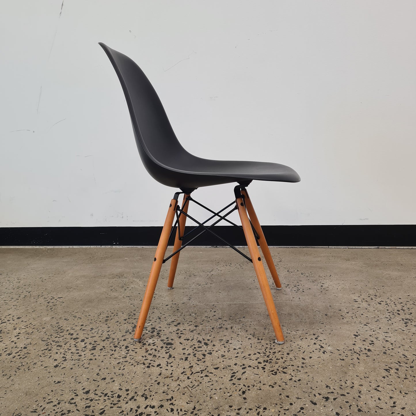 Vitra Eames Side Chair DSR Black