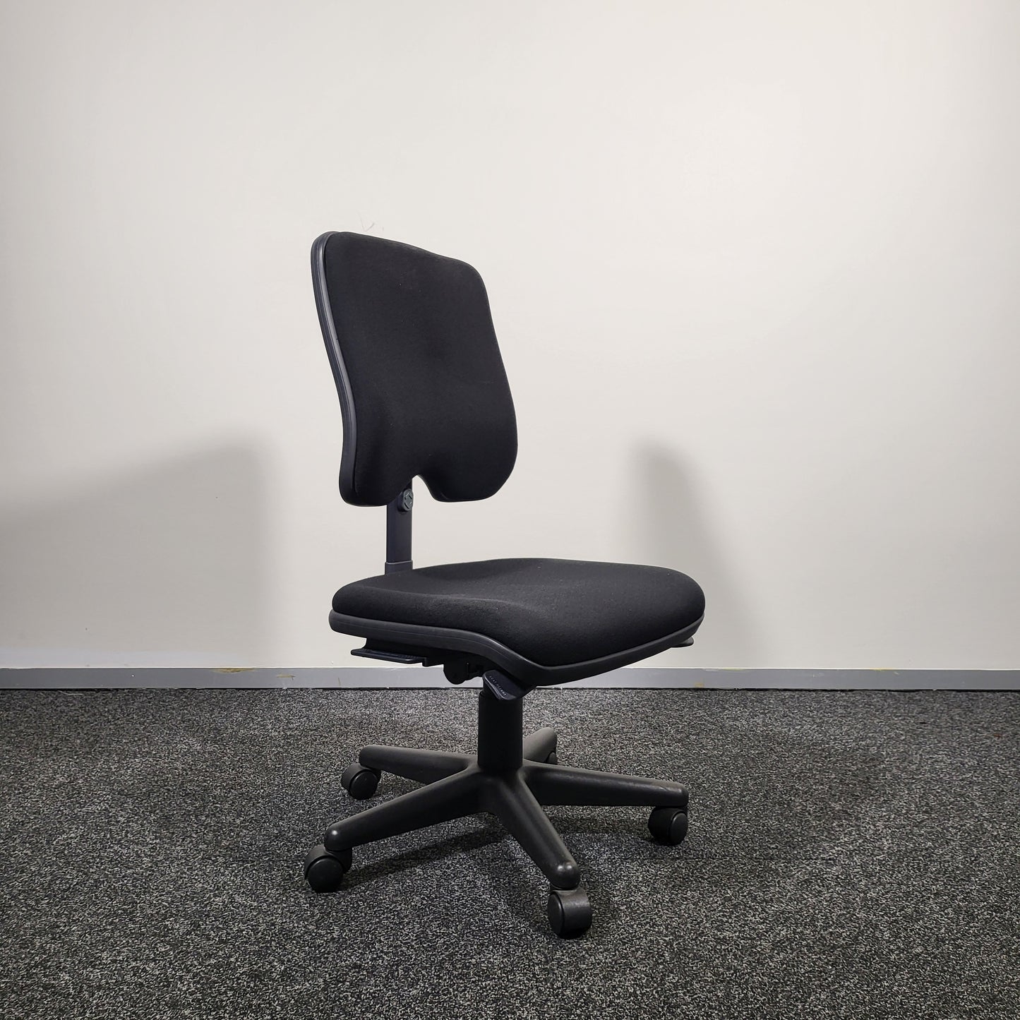 Key Office Task Chair in Black