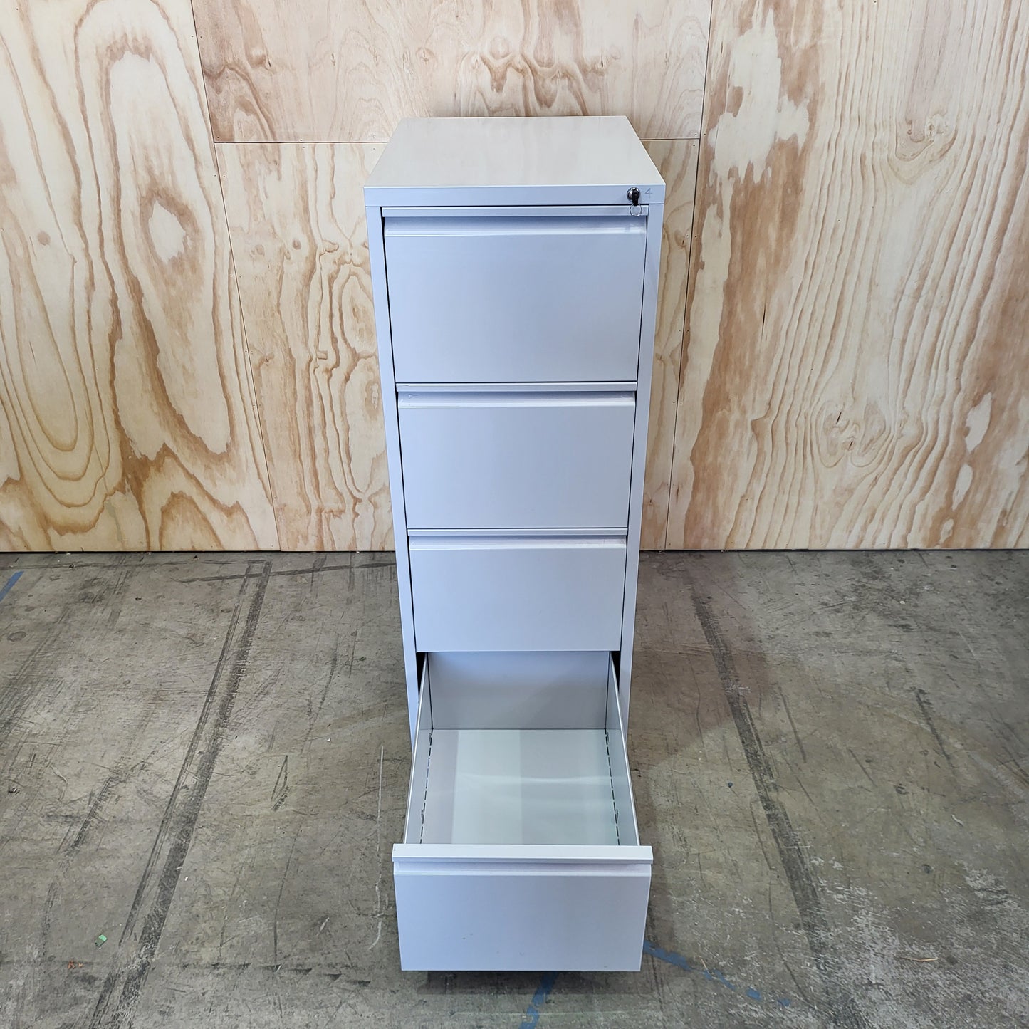 4 Drawer Filing Cabinet in Light Grey with Keys