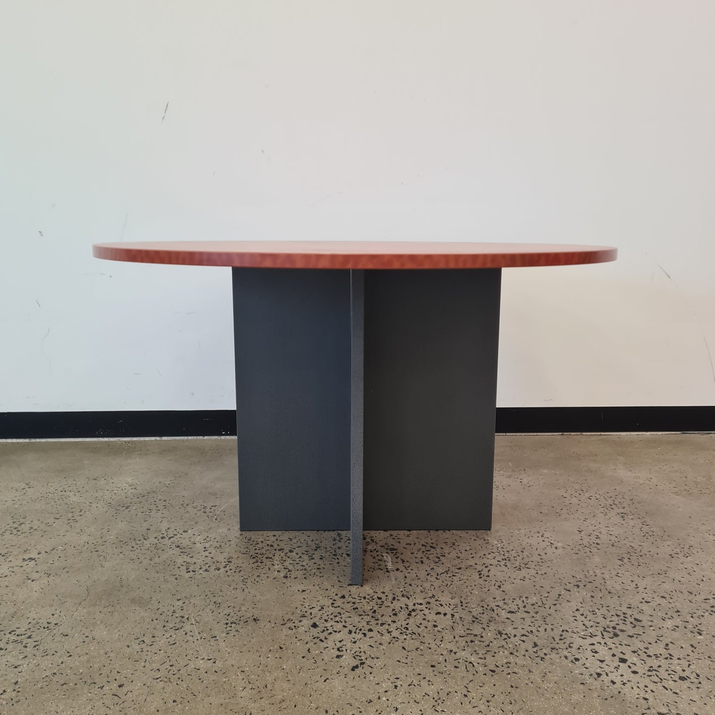 Round Kitchen Meeting Table in Vinyl Wooden Finish