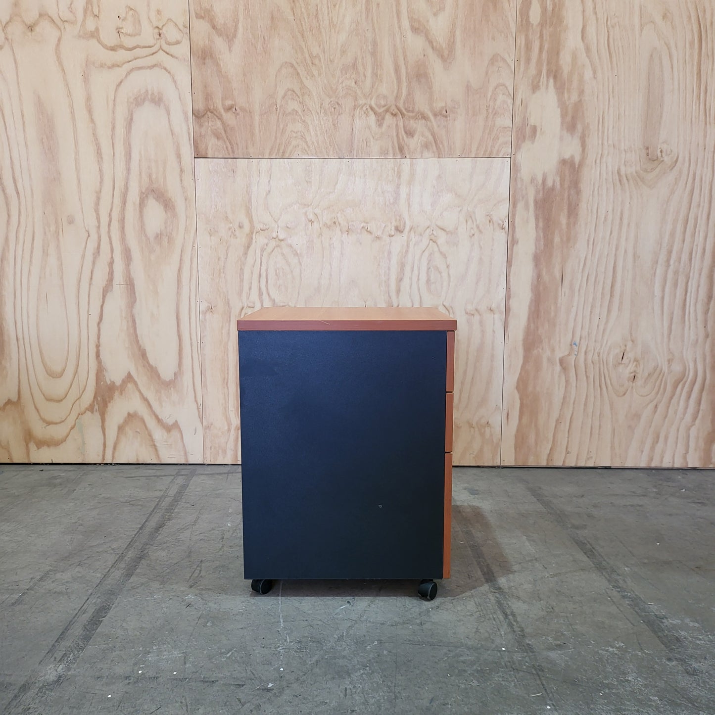 Wooden Laminate Pedestal