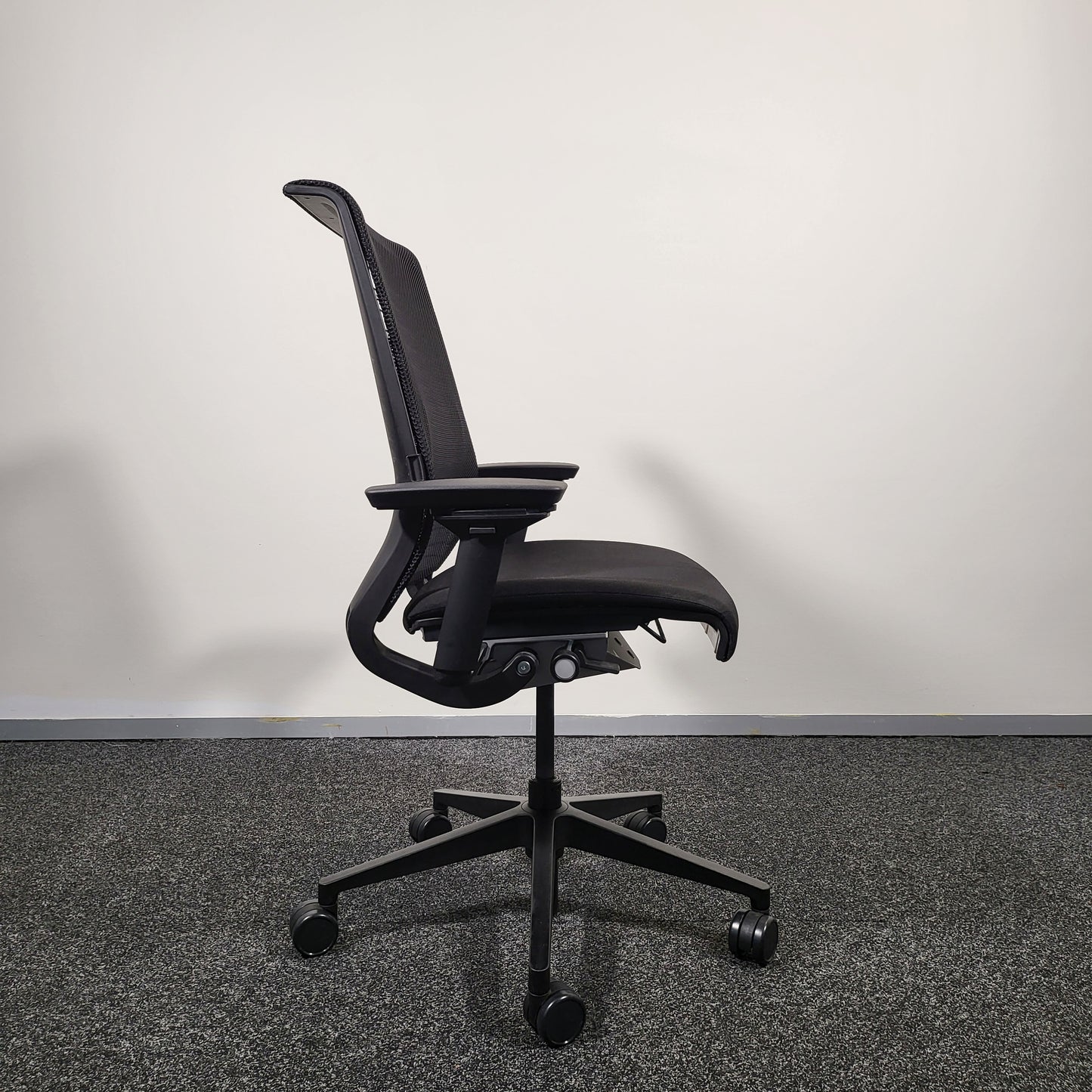 Steelcase Think Black Mesh Task Office Chair