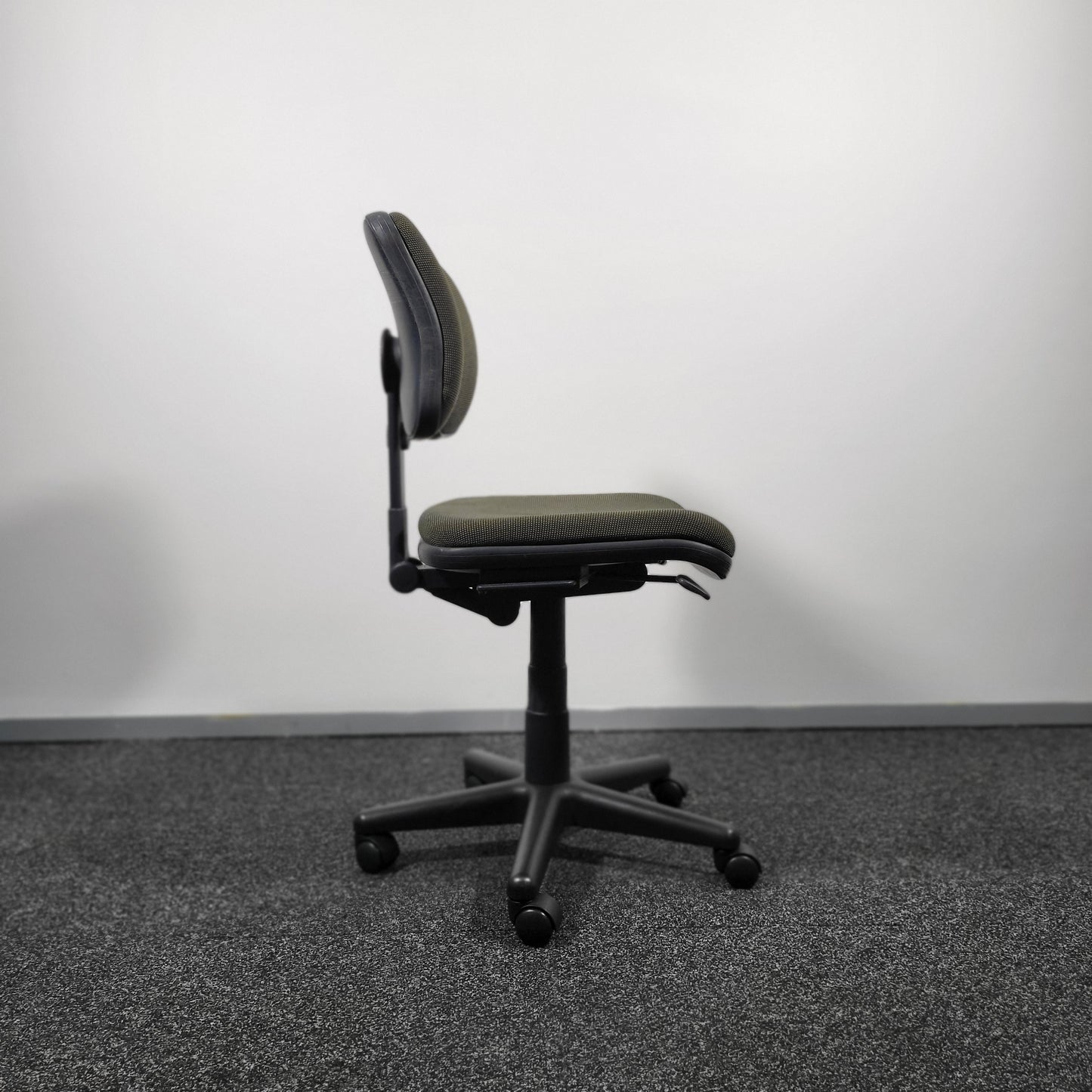 Key Office Task Chair in Dark Green