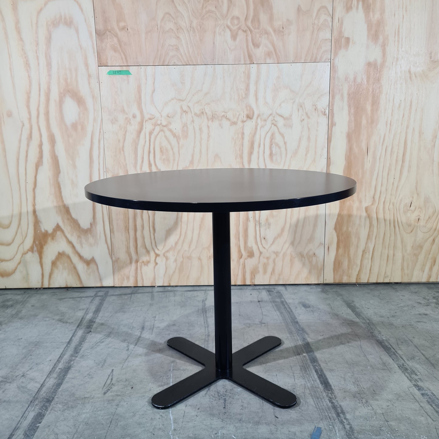 Round Breakout Meeting Cafe Dining Table in Black with Metal Base