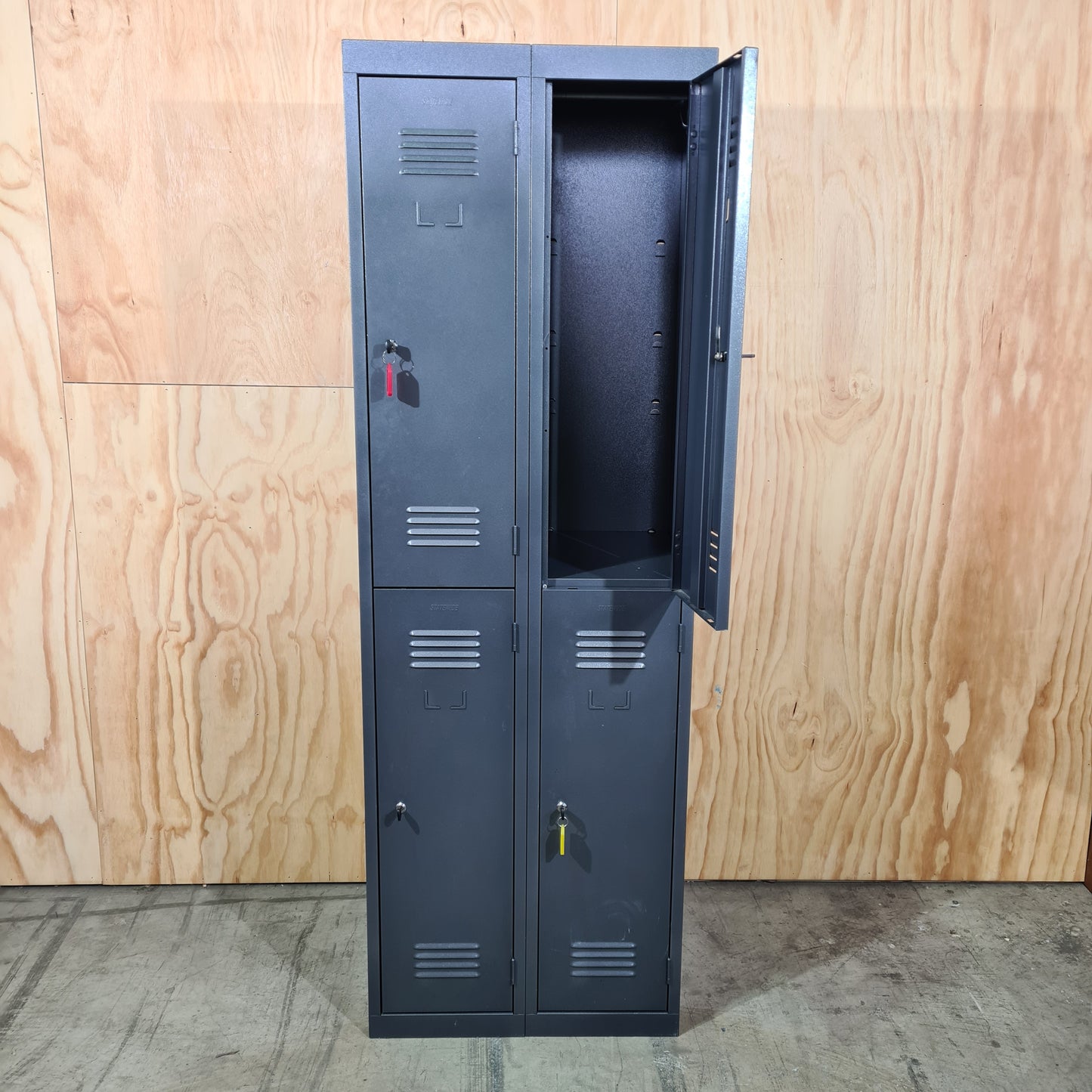 Statewide 4 Door Locker in Grey