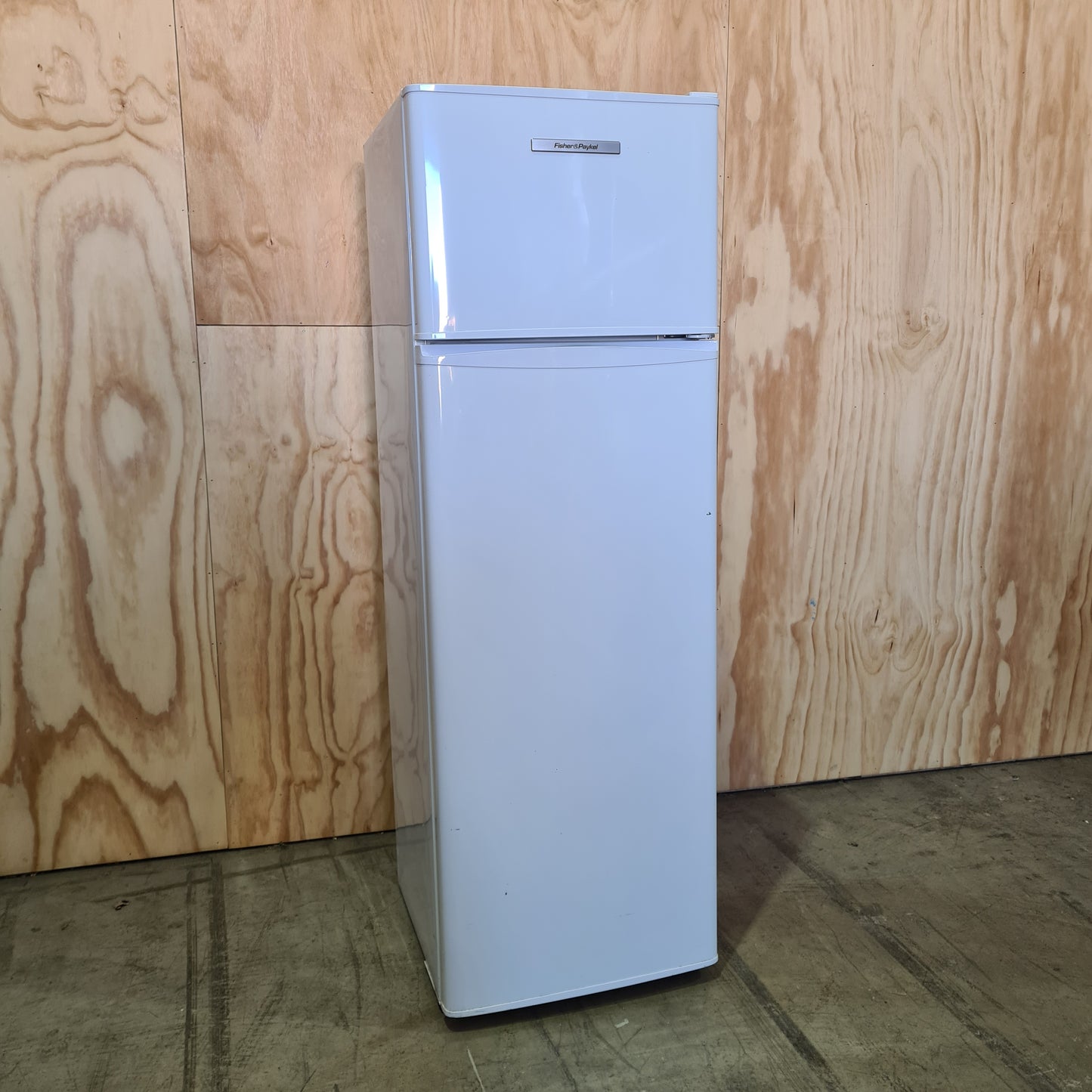 Fisher & Paykel E249TR Fridge White