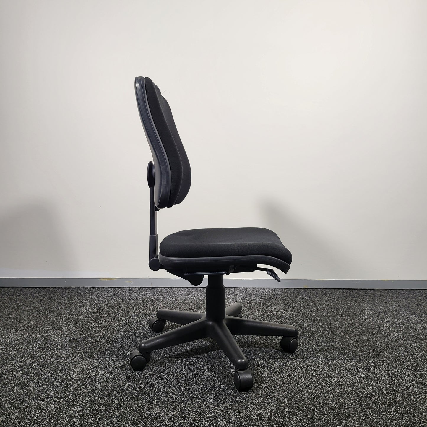 Key Office Task Chair in Black